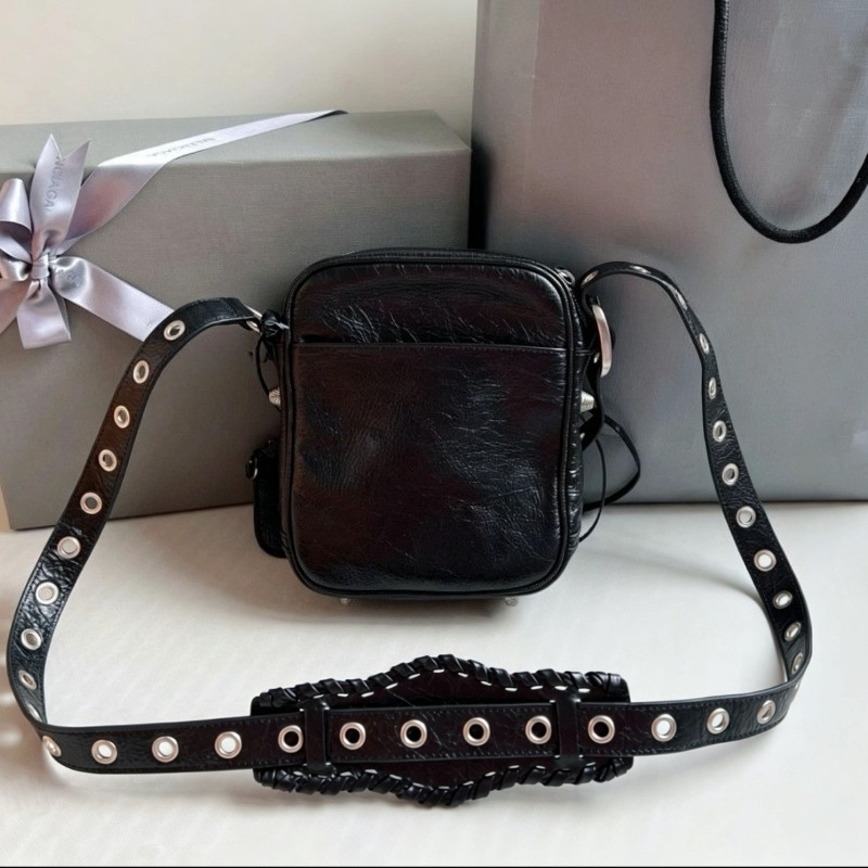 Bolso de hombro/cruzado de cue - Leatherwork Rivets reseña y precio