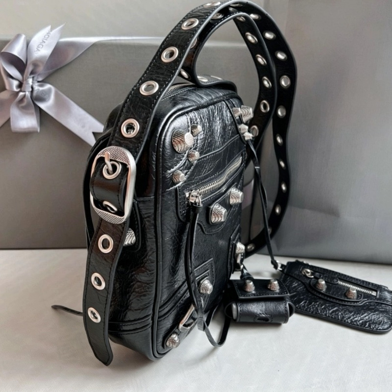 Bolso de hombro/cruzado de cue - Leatherwork Rivets reseña y precio